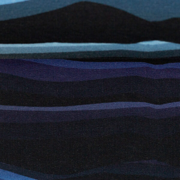 Dressiriie, aasaline, kergelt uhutud - värvilised lained, must, Wavy Stripes by Lycklig Design