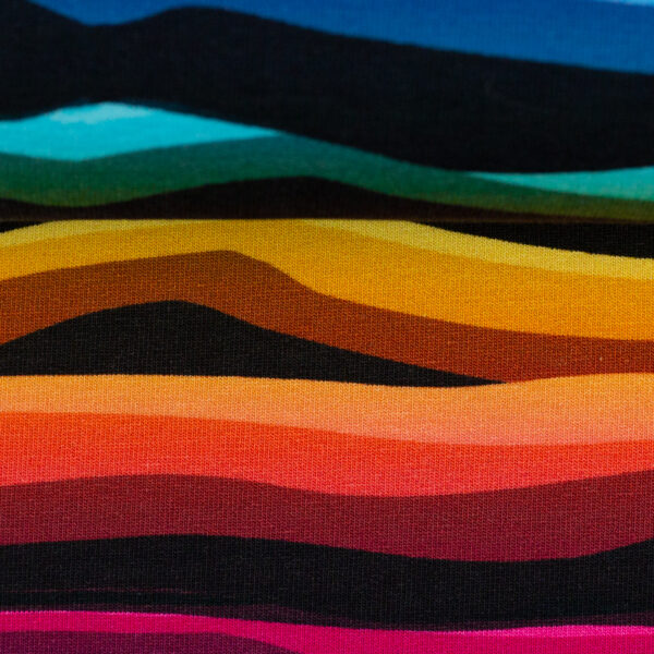 Dressiriie, aasaline, kergelt uhutud - värvilised lained, must, Wavy Stripes by Lycklig Design
