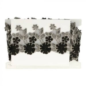 Pits - mustad ja hõbedased lilled