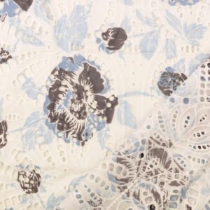 Õhuke puuvillane kangas tikandite ja lillemustriga - helesinine