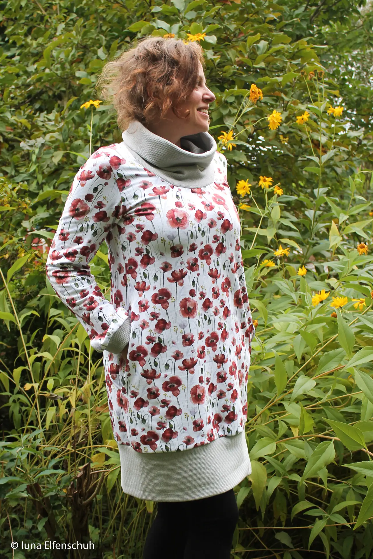 Dressiriie, aasaline - akvarell moonid, Blooming Flower by Christiane Zielinski
