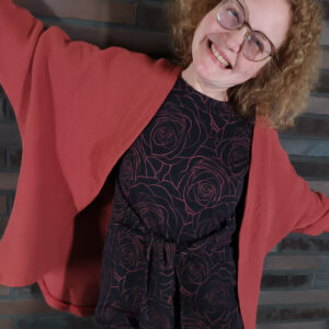 Graafililsed telliskivipunased roosid tumedal taustal - see muster on tõeline pilgupüüdja!