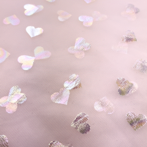 Pehme tüll - aprikoosiroosa sädelevate südametega