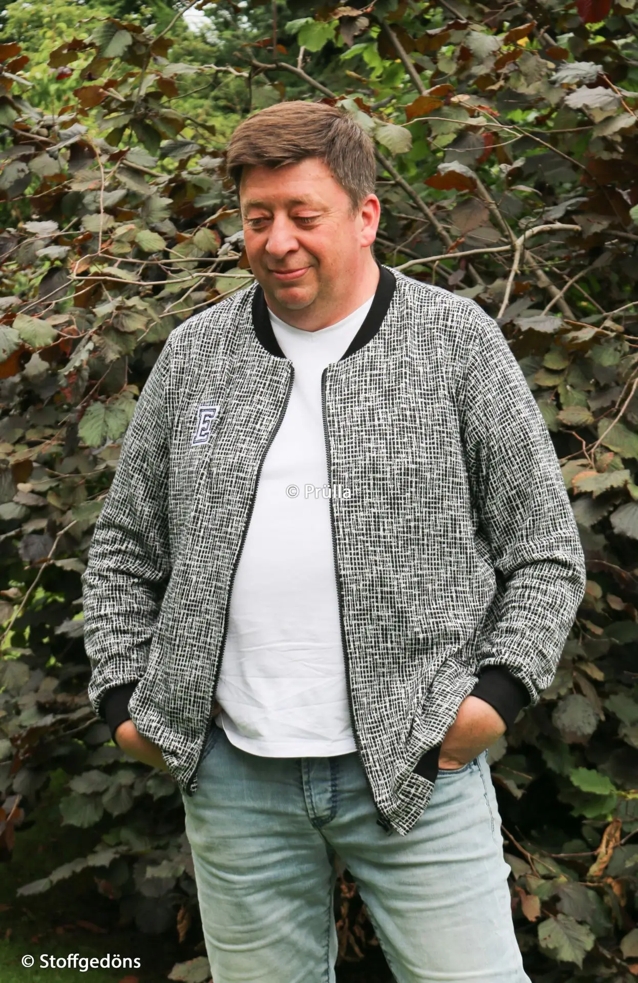 Žakaartrikotaaž, sissekootud muster - "Brake", loodusvalge-must