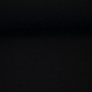 Ajatu loomamustriga žakaartrikotaaž on suurepärane valik, kui otsid midagi veidi teistsugust ja samas igapäevaselt kantavat. Klassikaline muster on saanud uue, pehmelt elegantse tõlgenduse – tulemuseks kangas, mis sobib nii vaba aja rõivastesse kui ka veidi viisakamatesse komplektidesse.