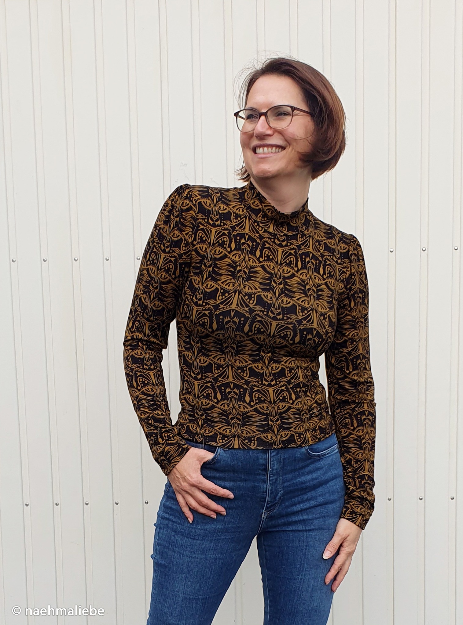 Tiigri motiiviga viskoosist trikotaažkangas.