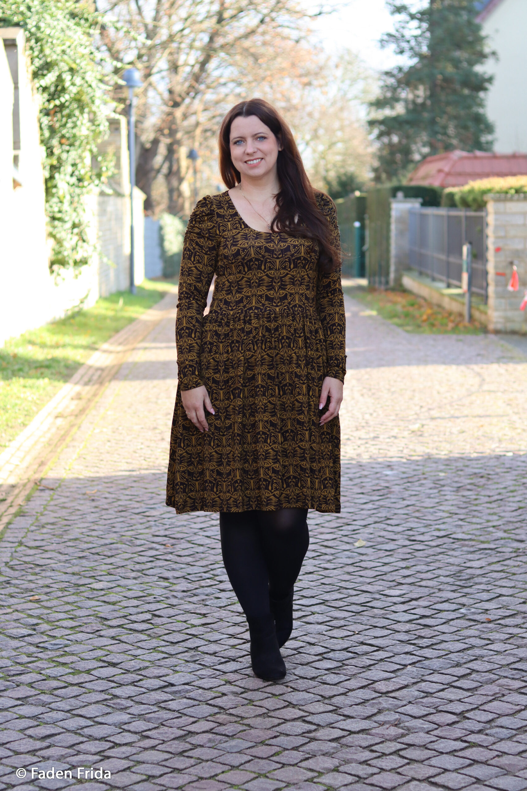 Tiigri motiiviga viskoosist trikotaažkangas.