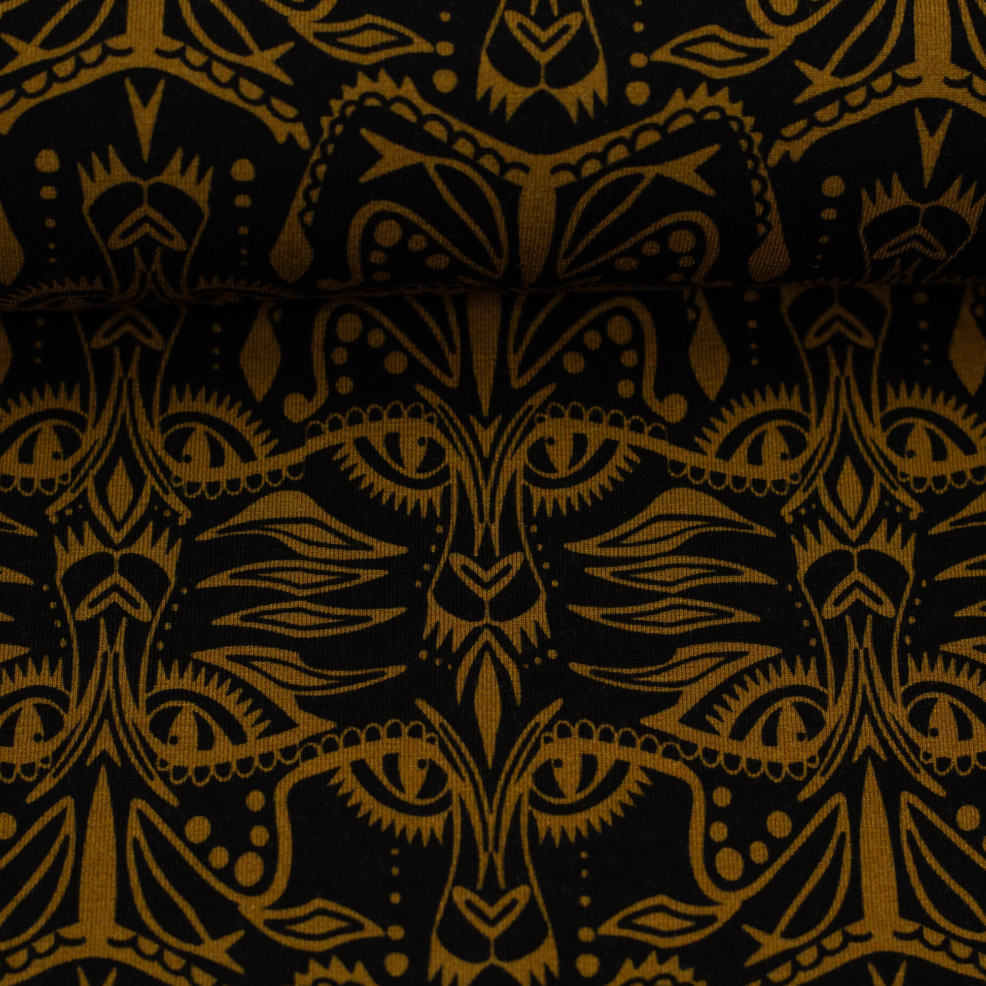 Tiigri motiiviga viskoosist trikotaažkangas.