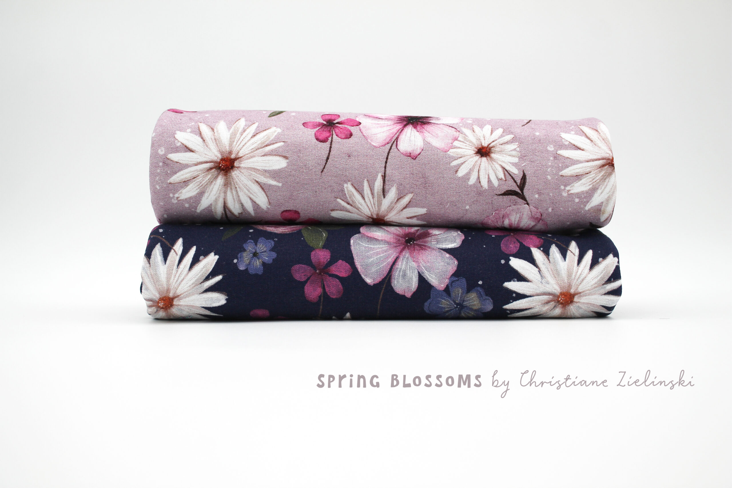 Modaal ja puuvillaga dressiriie - lilled. Sobib laste ja naiste riiete õmblemiseks, kleidid, pluusid, pusad, seelikud.